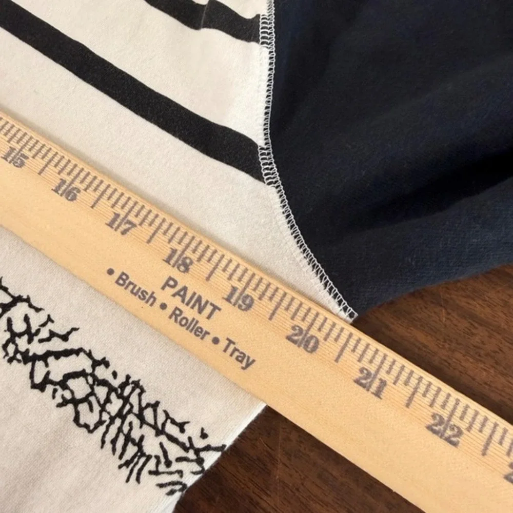 Nike Jordan Pullover Shirt Mens Medium Black White Striped Raglan V-Neck Pockets